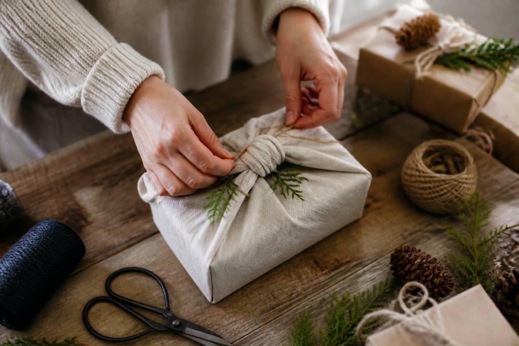 Geschenke originell verpacken tipps für kreative und einfache Ideen