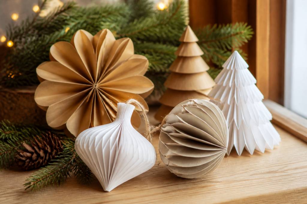 Weihnachtsdeko aus papier selber basteln anleitung